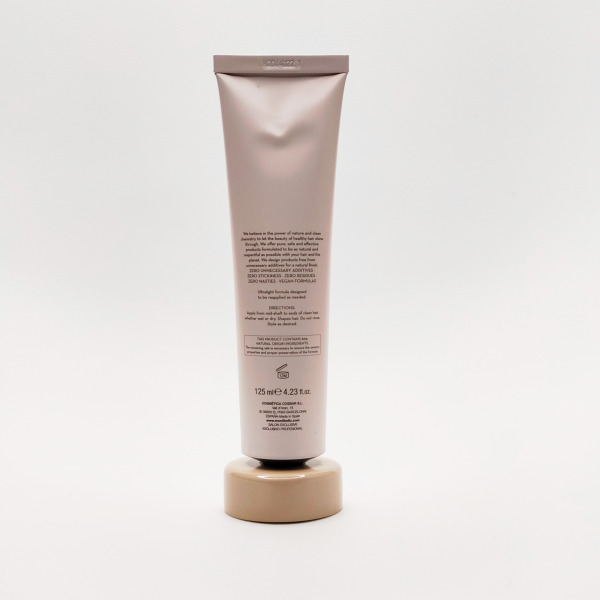 LIFE es la alternativa limpia y natural a las cremas de peinado. Es un tratamiento de styling que repara y revitaliza la fibra capilar aportándole un extra de manejabilidad y definición limpia al cabello. LIFE forma parte de DECODE ZERO, una gama de styling de fijación invisible y limpia que trata el cabello con el 90% de ingredientes de origen natural.